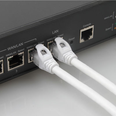 سلك تصحيح UTP Cat6 أبيض 24AWG 7 / 0.2 PVC LSZH سترة مع موصل RJ45